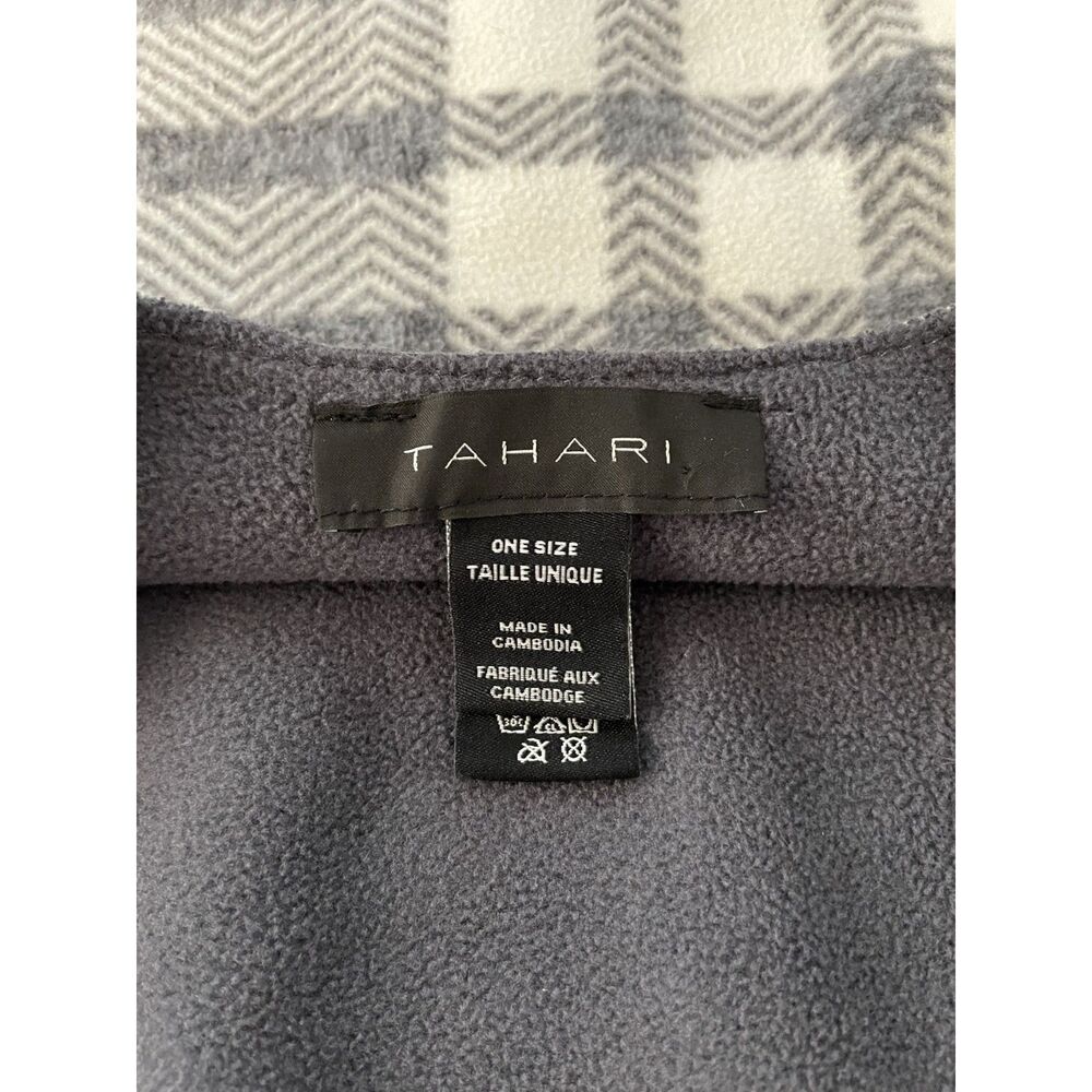 TAHARI Fleece Poncho Gray/Cream One Size Fits All Like New - Picture 3 of 4